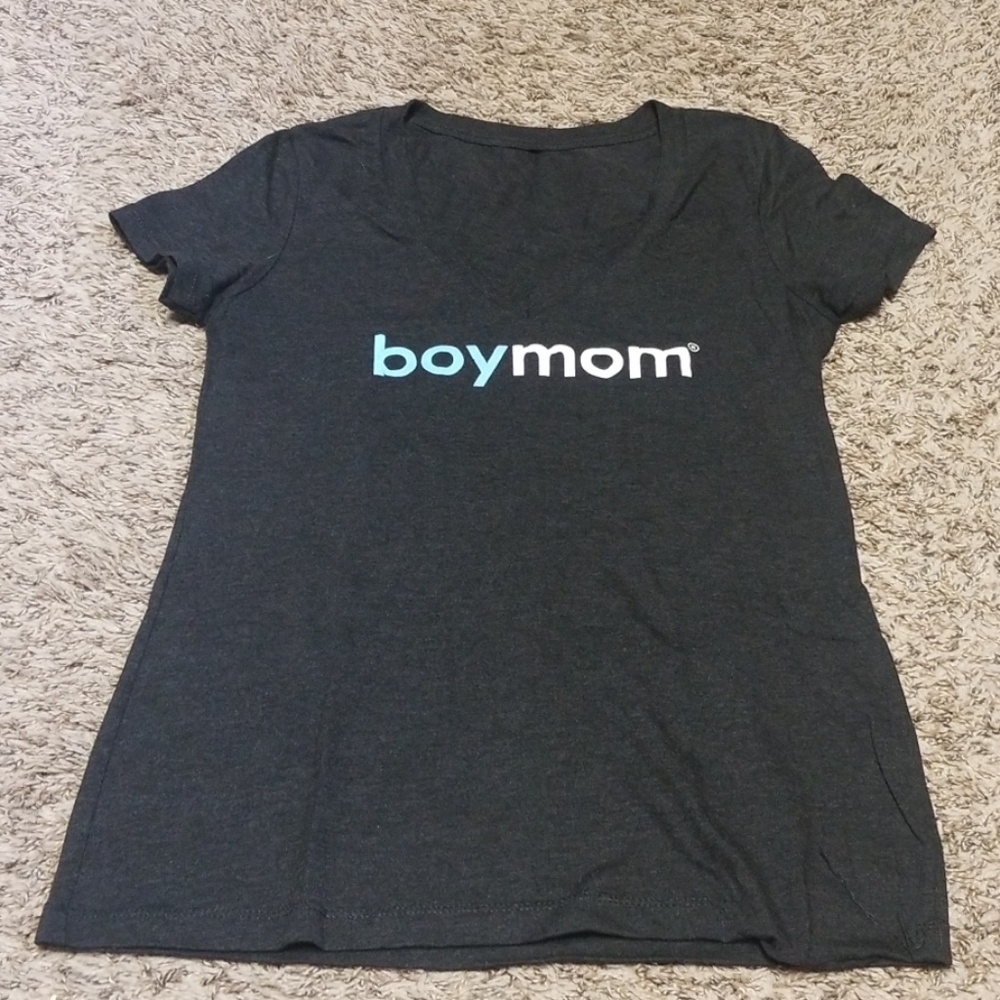 V-neck Boymom Tee